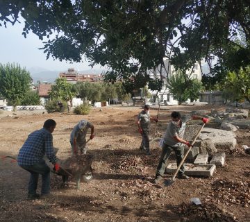 Municipality workers get stuck in cleaning up the heritage site (Image: Gudkova)