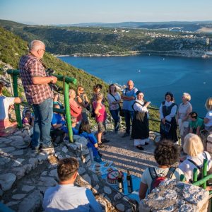 Creative Media: First person interpretation is the most effective interpretive method: