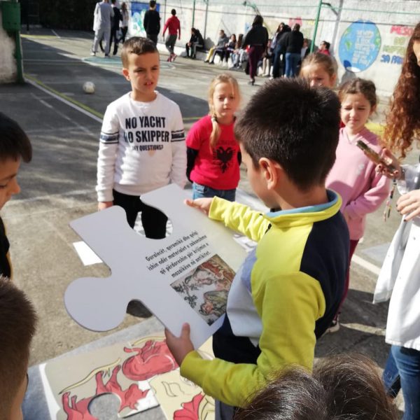 5_261157851_4316502735144044_8865419612315695035_n ©MuZEH Lab, Movable Carpet