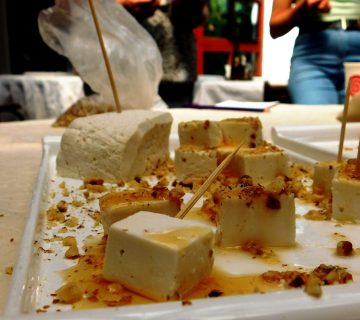 HAEMUS Farm cheese produced by one of the course participants, served with honey and walnuts