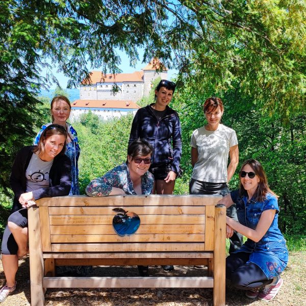 Silla_PodsredaCastleMakesAPerfectBackdropForAGroupPhoto