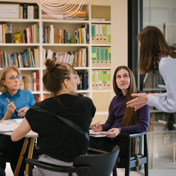 Group work in the Muses office and the course participants outside in the Rokov Perivoj park (Images: Inia Herenčić )