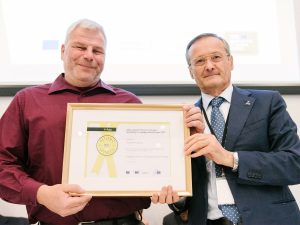 Elodie Timmermans: Awarding of the Altiero Spinelli Prize 2017 by Luigi Morgano, MEP (right) in Brussels Elodie Timmermans: Awarding of the Altiero Spinelli Prize 2017 by Luigi Morgano, MEP (right) in Brussels